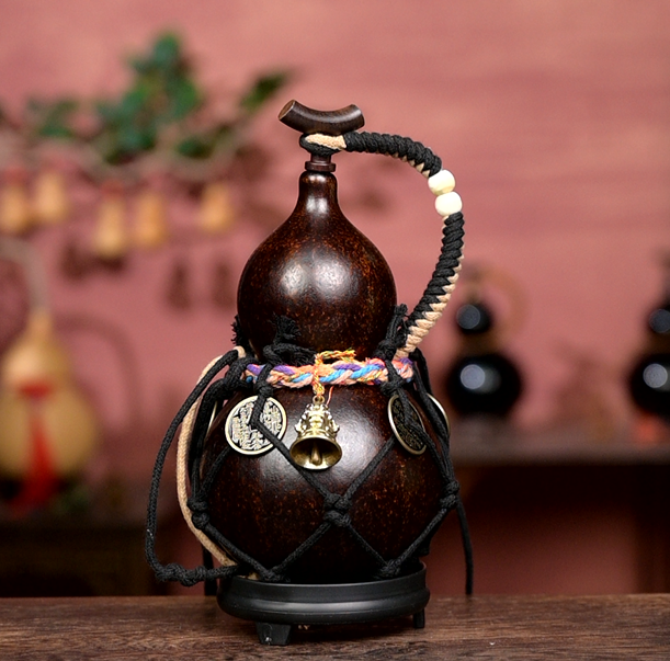 Urushi-Lined Gourd Bottle Dyed with Traditional Chinese Herbal Decoction