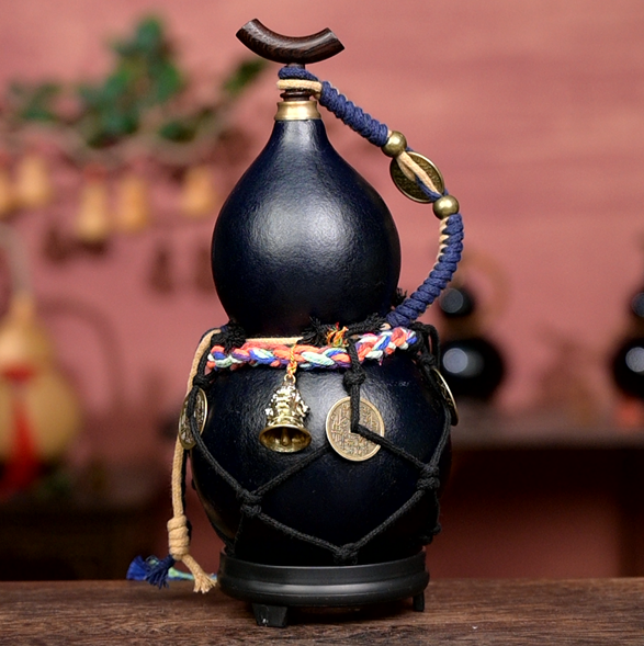 Urushi-Lined Gourd Bottle Dyed with Traditional Chinese Herbal Decoction
