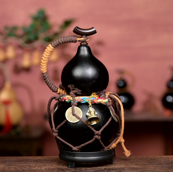 Black Urushi-Lined Gourd Bottle Dyed with Traditional Chinese Herbal Decoction