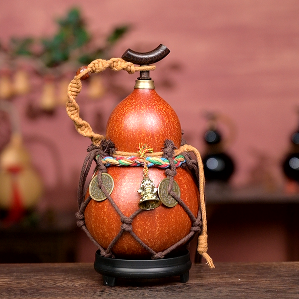 Urushi-Lined Gourd Bottle Dyed with Traditional Chinese Herbal Decoction