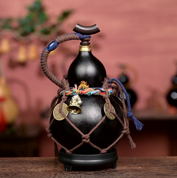 Black Urushi-Lined Gourd Bottle Dyed with Traditional Chinese Herbal Decoction