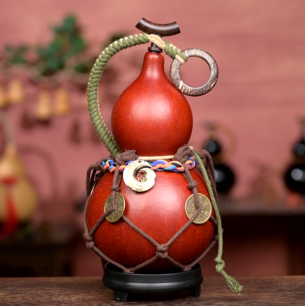 Red Handcrafted Urushi Wine Gourd with Net Carrier