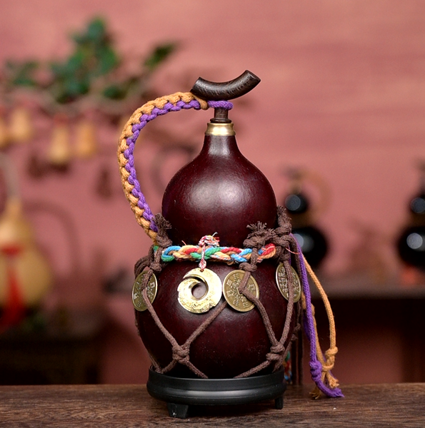 Red Handcrafted Urushi Wine Gourd with Net Carrier