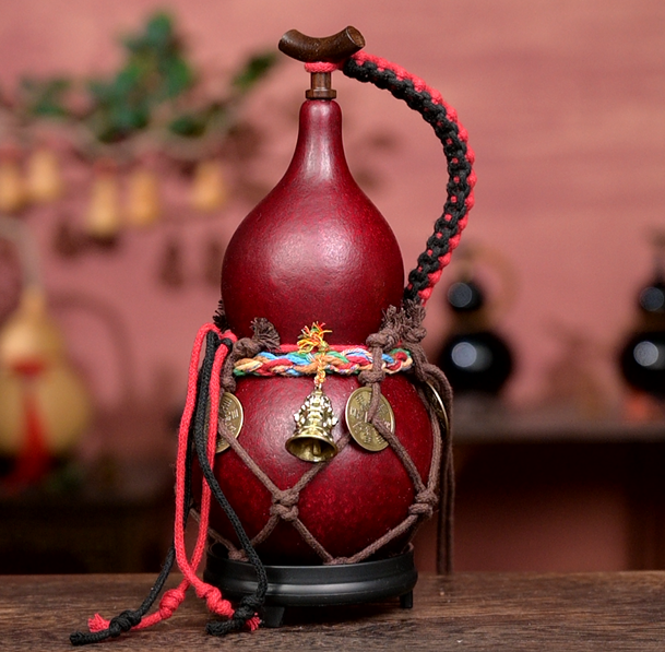 Red Handcrafted Urushi Wine Gourd with Net Carrier