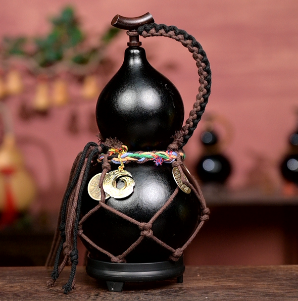 Black Urushi-Lined Gourd Bottle Dyed with Traditional Chinese Herbal Decoction