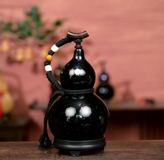 Museum-Quality Urushi Lacquer Art Gourd Water Flask