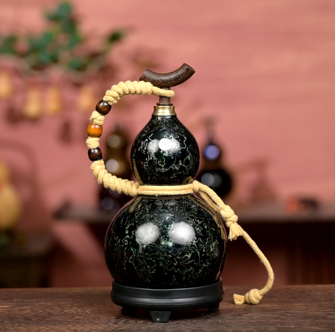Museum-Quality Urushi Lacquer Art Gourd Water Flask