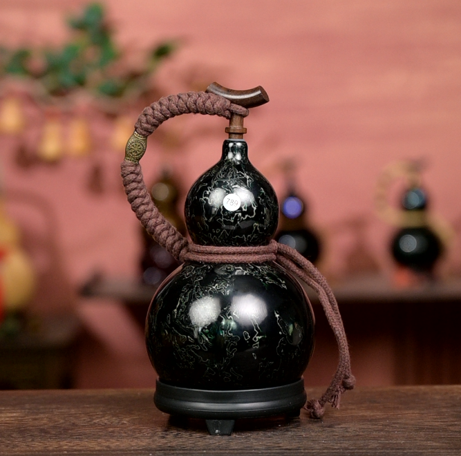 Museum-Quality Urushi Lacquer Art Gourd Water Flask