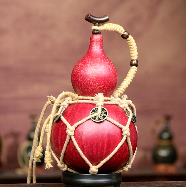 Urushi-Lined Gourd Bottle Dyed with Traditional Chinese Herbal Decoction
