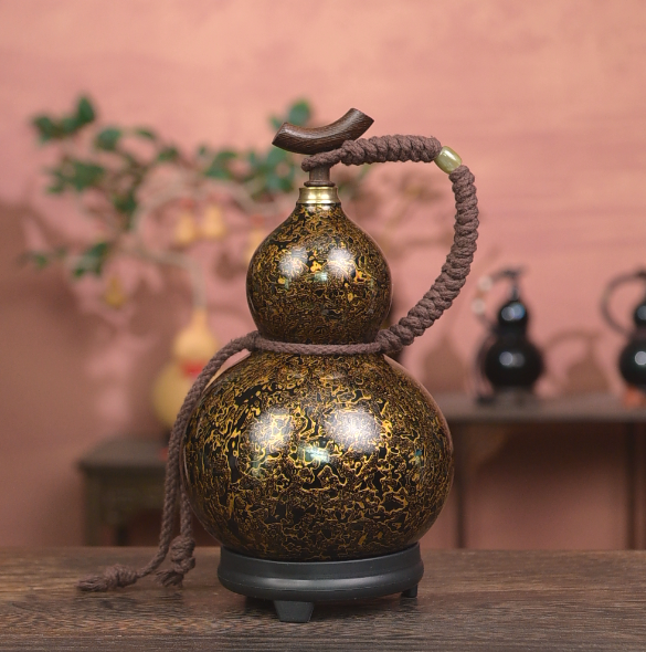 Museum-Quality Urushi Lacquer Art Gourd Water Flask