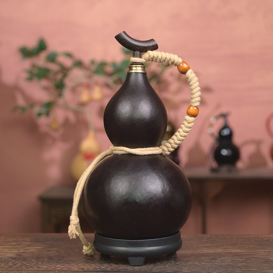 Urushi-Lined Gourd Bottle Dyed with Traditional Chinese Herbal Decoction