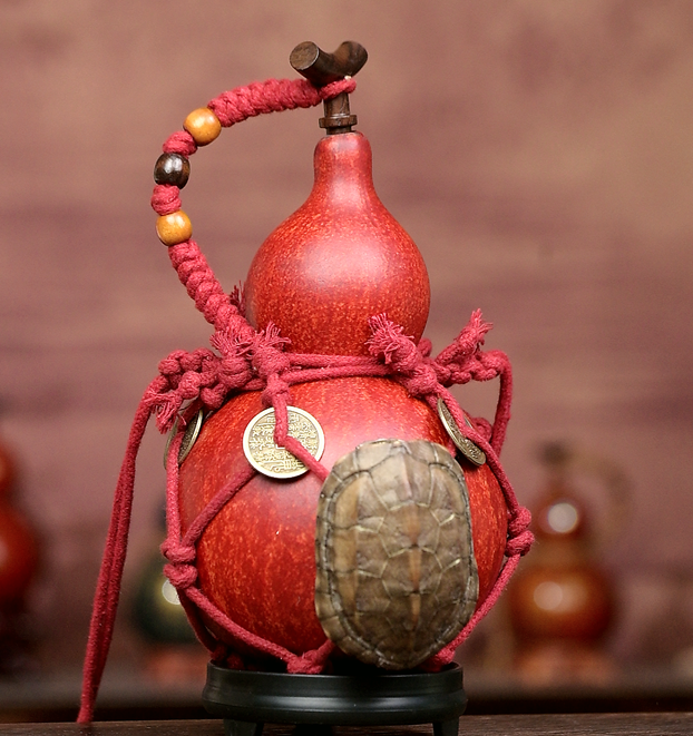 Tortoise Shell Net /Urushi-Lined Gourd Bottle Dyed with Traditional Chinese Herbal Decoction