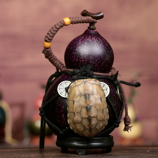 Tortoise Shell Net /Urushi-Lined Gourd Bottle Dyed with Traditional Chinese Herbal Decoction