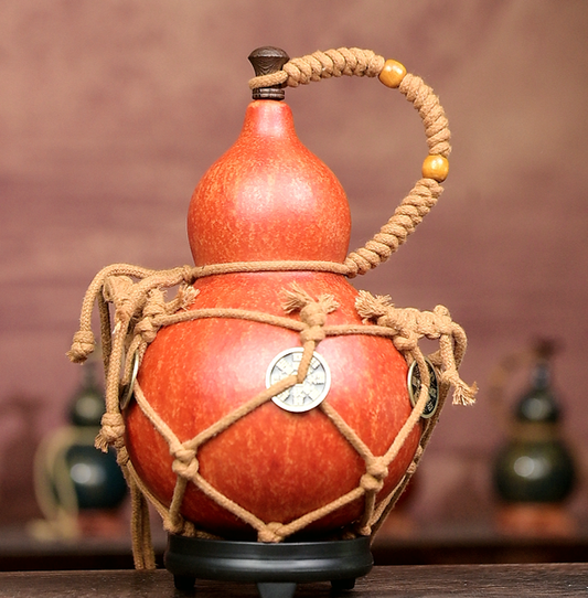 Urushi-Lined Gourd Bottle Dyed with Traditional Chinese Herbal Decoction