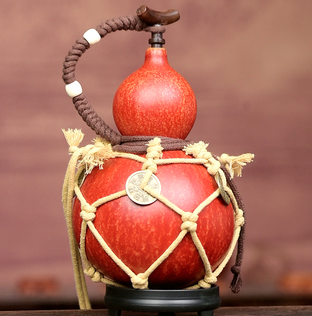 Urushi-Lined Gourd Bottle Dyed with Traditional Chinese Herbal Decoction